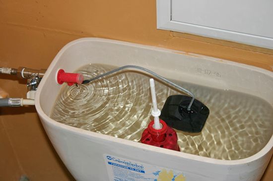 remont_slivnogo_bochka_unitaza_04