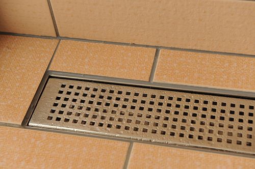 sliv_dushevoj_kabiny_05