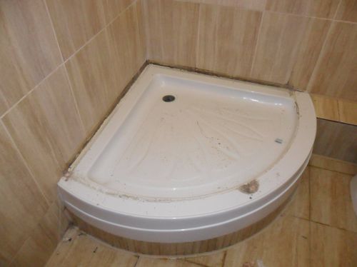 Если треснул поддон душевой кабины